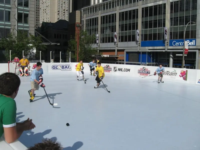 Hokej na lodzie syntetycznym